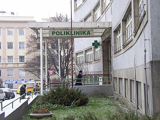 Poliklinika - hlavn vchod